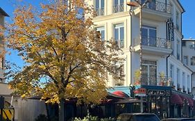 Amo'S Hotel