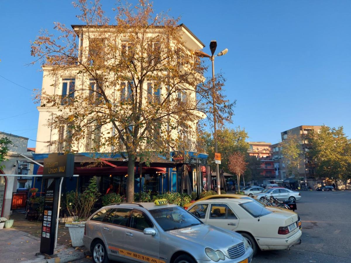 Amo'S Hotel Shkoder Exterior photo