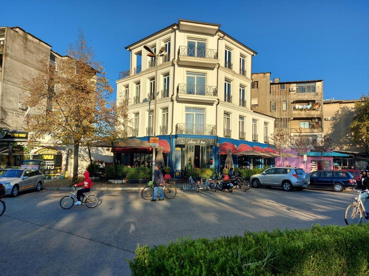 Amo'S Hotel Shkoder Exterior photo