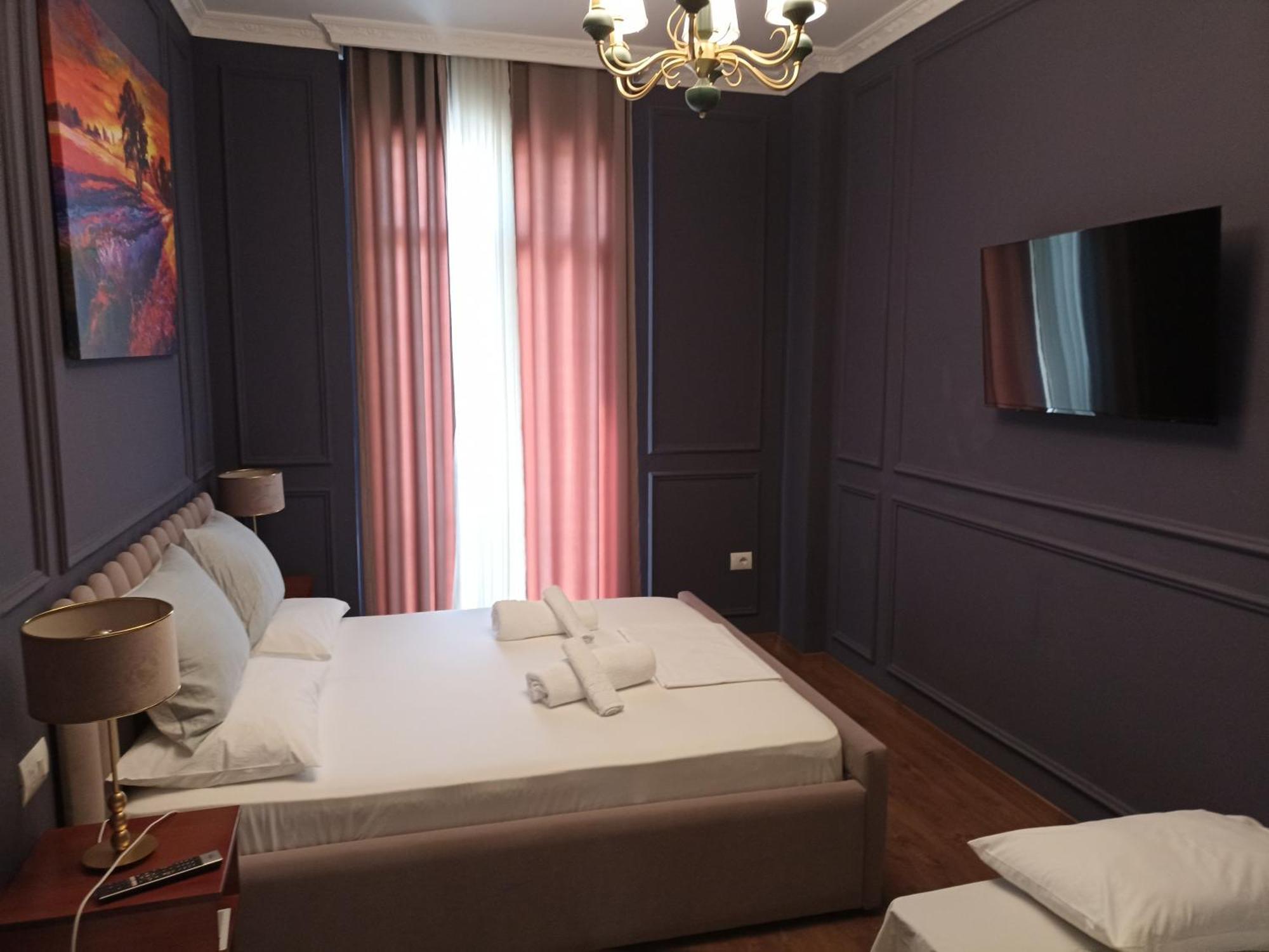 Amo'S Hotel Shkoder Exterior photo