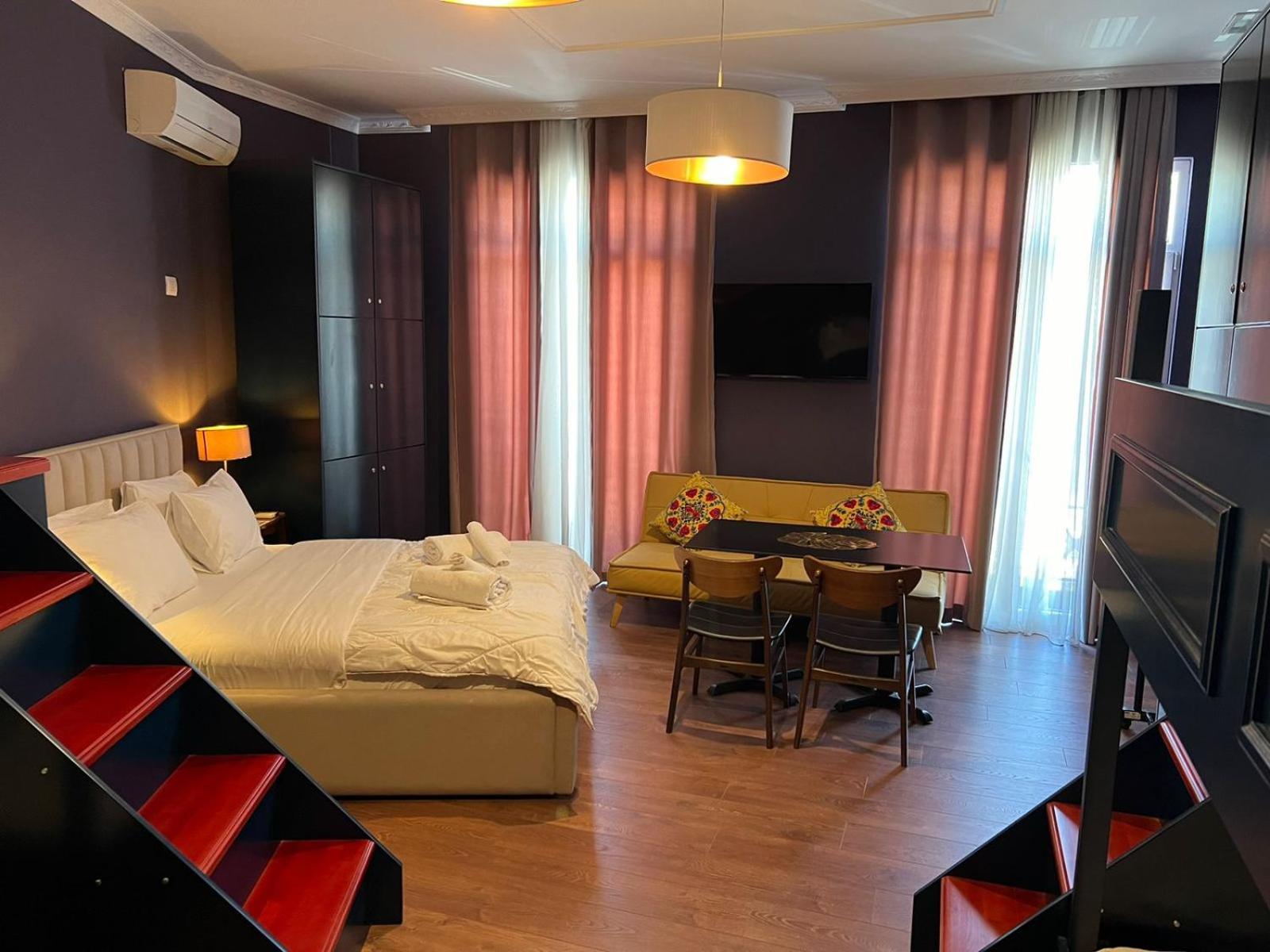Amo'S Hotel Shkoder Exterior photo