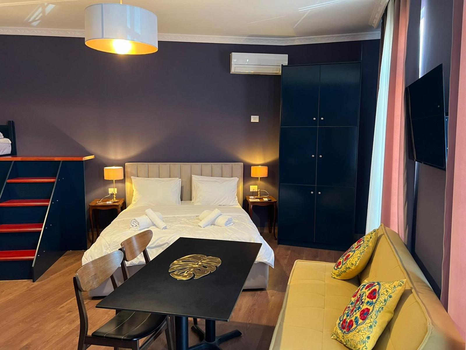 Amo'S Hotel Shkoder Exterior photo